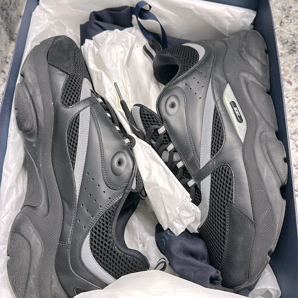 Dior Men’s B-22 Black Calf Leather/Mesh sneakers